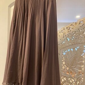 Aritzia Wilfred Twirl Pleated Skirt (Smoked Eggplant)
